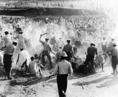 O Massacre de Sharpeville: Repressão Violenta e Aceleração da Luta contra o Apartheid na África do Sul